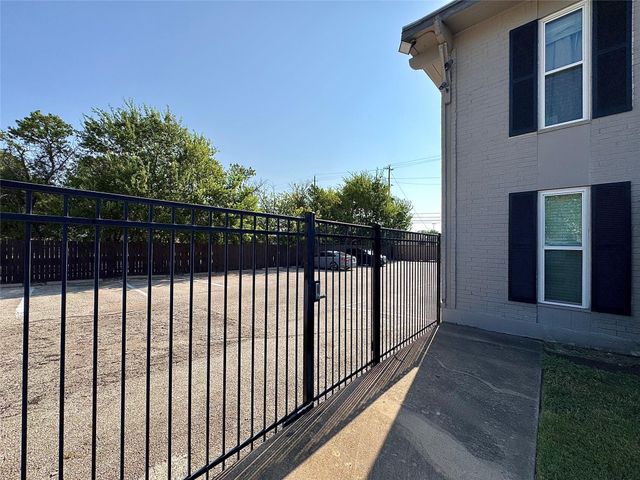 7945 Gault ST 202, Austin, TX 78757