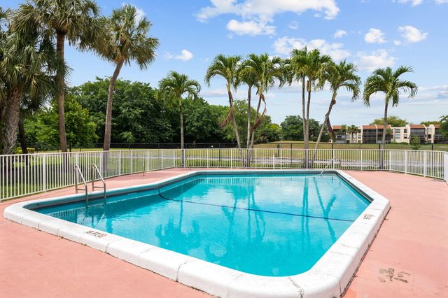 8004 Lagos De Campo Boulevard C-203, Tamarac, FL 33321