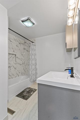 519 PINE STREET, Newcastle, WY 82701