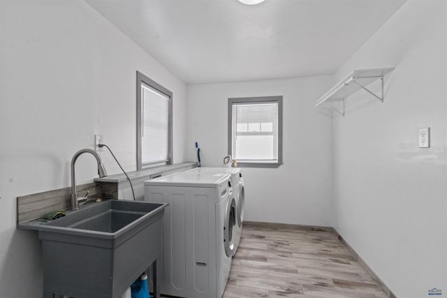 519 PINE STREET, Newcastle, WY 82701