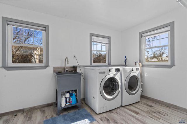 519 PINE STREET, Newcastle, WY 82701