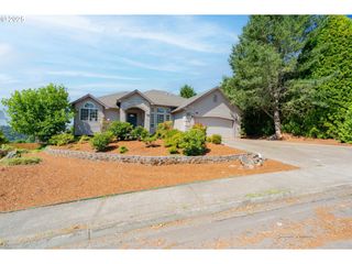 642 E PIONEER Loop, La Center, WA 98629