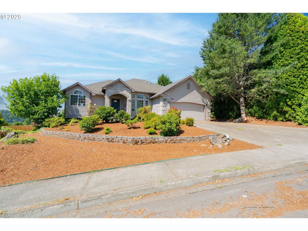 642 E PIONEER Loop, La Center, WA 98629