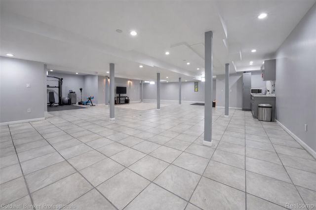 43358 Chester Drive, Sterling Heights, MI 48314