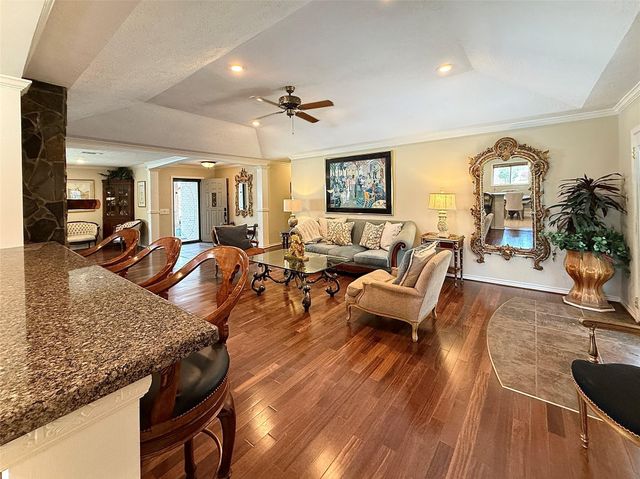 129 Circle Dr, Cleveland, TX 77327