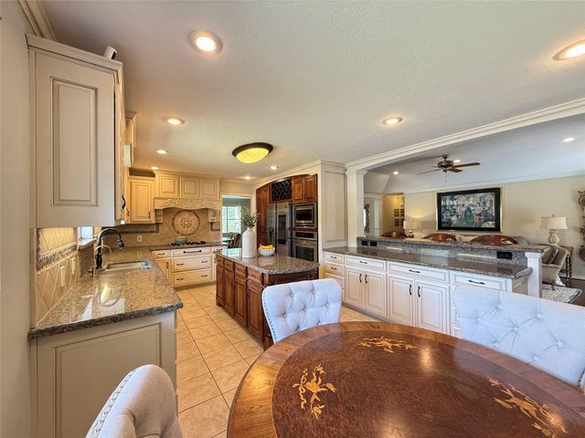 129 Circle Dr, Cleveland, TX 77327