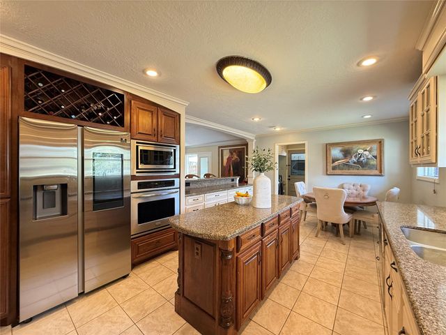 129 Circle Dr, Cleveland, TX 77327