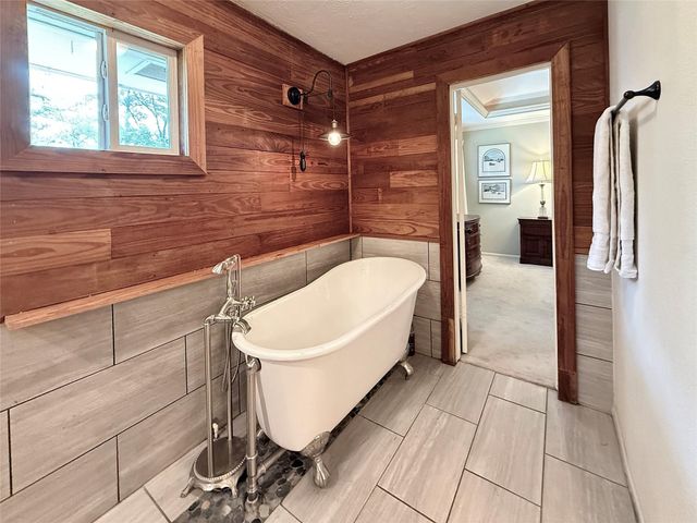 129 Circle Dr, Cleveland, TX 77327