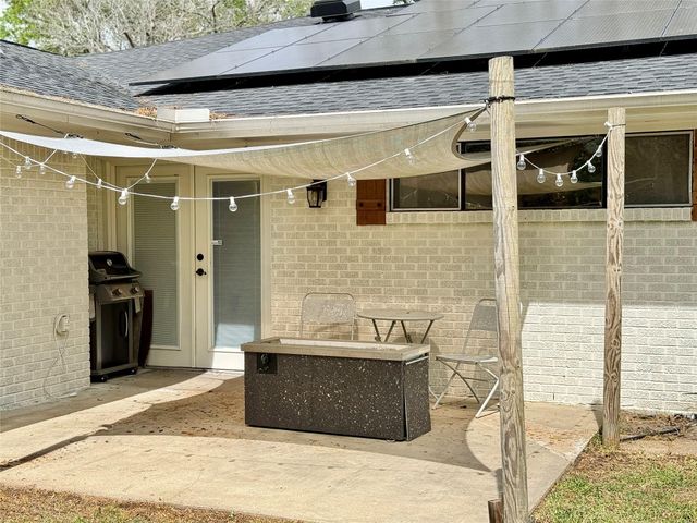 129 Circle Dr, Cleveland, TX 77327