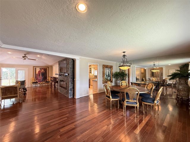 129 Circle Dr, Cleveland, TX 77327