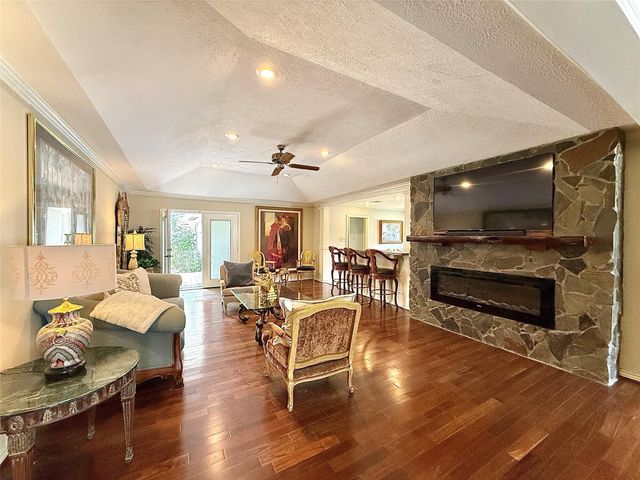 129 Circle Dr, Cleveland, TX 77327