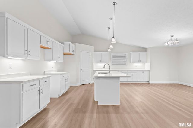 6200 Wind Tree Road, Springfield, IL 62712