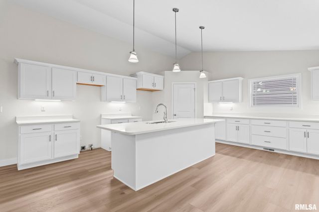 6200 Wind Tree Road, Springfield, IL 62712