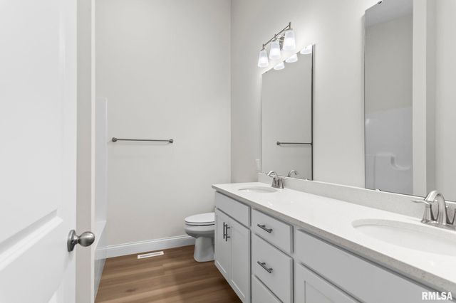 6200 Wind Tree Road, Springfield, IL 62712