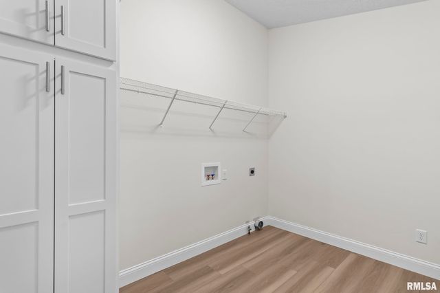 6200 Wind Tree Road, Springfield, IL 62712