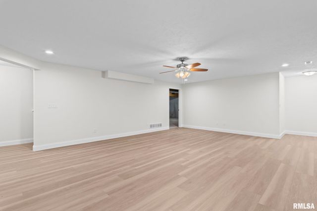 6200 Wind Tree Road, Springfield, IL 62712