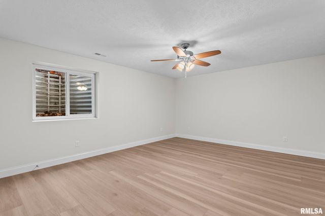 6200 Wind Tree Road, Springfield, IL 62712