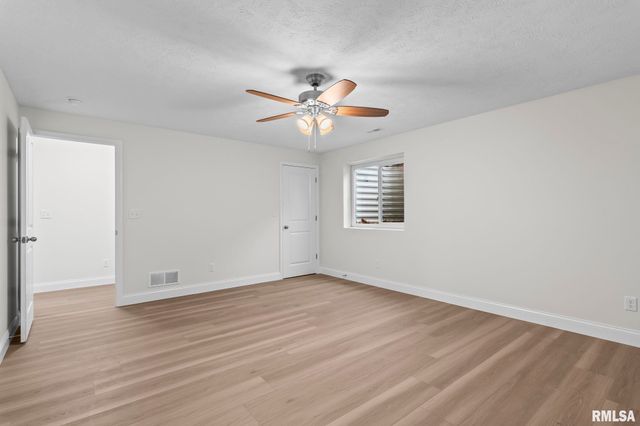 6200 Wind Tree Road, Springfield, IL 62712