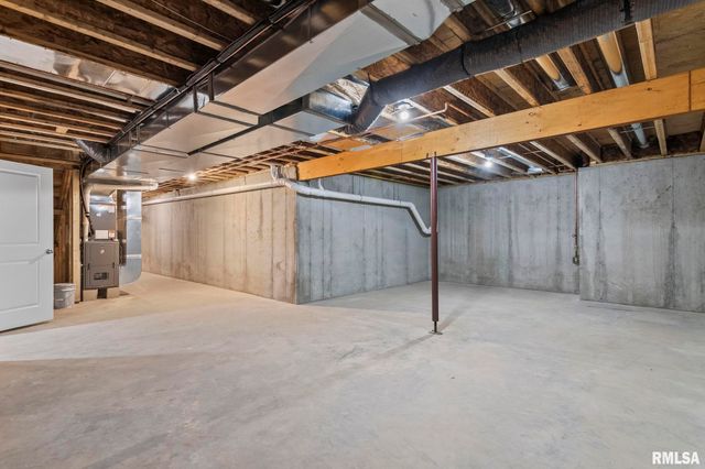 6200 Wind Tree Road, Springfield, IL 62712