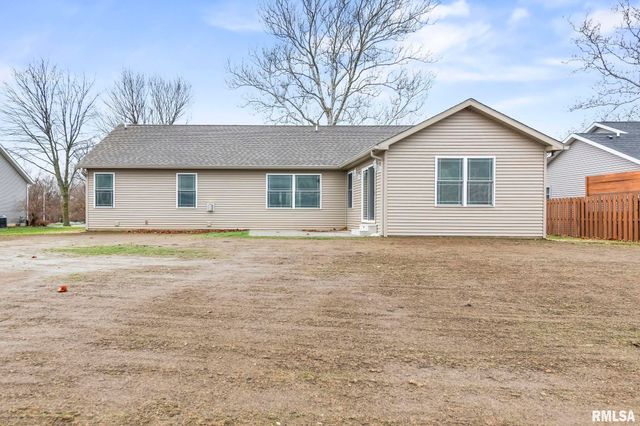 6200 Wind Tree Road, Springfield, IL 62712