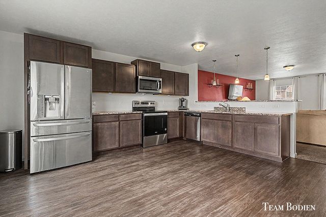 402 Oak Hill Court, Middleville Vlg, MI 49333