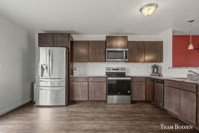 402 Oak Hill Court, Middleville Vlg, MI 49333