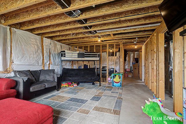 402 Oak Hill Court, Middleville Vlg, MI 49333