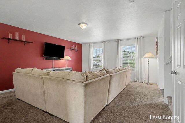 402 Oak Hill Court, Middleville Vlg, MI 49333