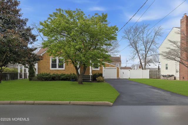 190 8th Street, Belford, NJ 07718