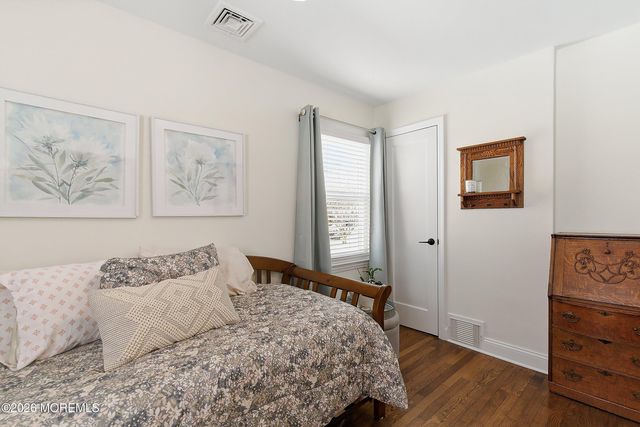 190 8th Street, Belford, NJ 07718