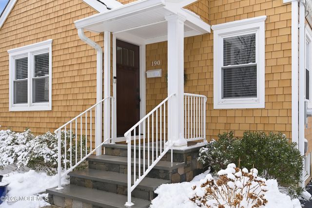 190 8th Street, Belford, NJ 07718