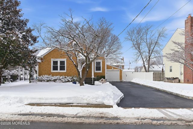 190 8th Street, Belford, NJ 07718