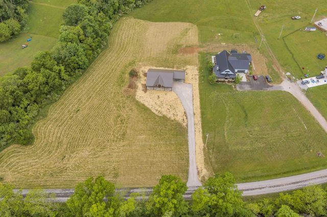 682 E Piney Rd, E, Dickson, TN 37055