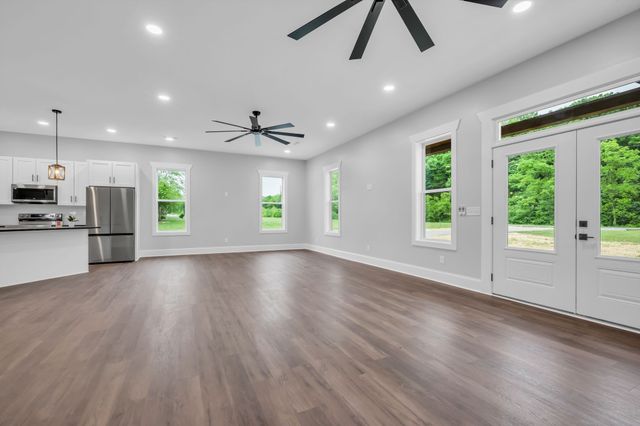 682 E Piney Rd, E, Dickson, TN 37055