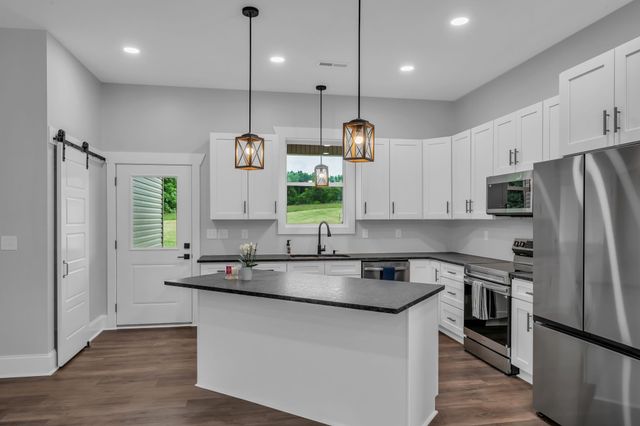 682 E Piney Rd, E, Dickson, TN 37055