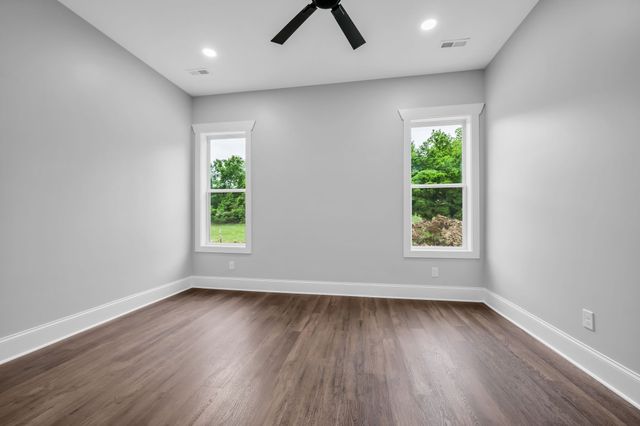 682 E Piney Rd, E, Dickson, TN 37055