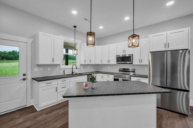 682 E Piney Rd, E, Dickson, TN 37055