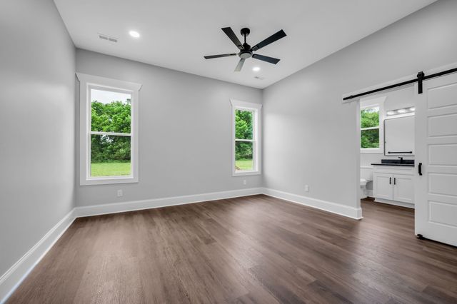 682 E Piney Rd, E, Dickson, TN 37055