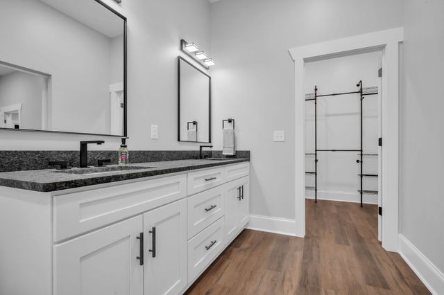 682 E Piney Rd, E, Dickson, TN 37055