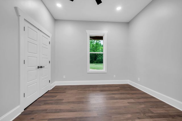 682 E Piney Rd, E, Dickson, TN 37055