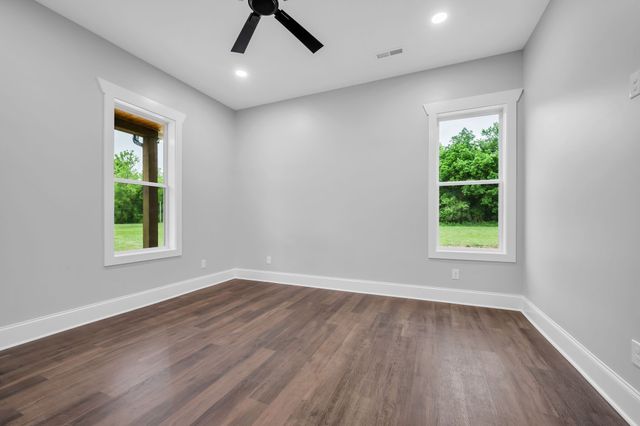 682 E Piney Rd, E, Dickson, TN 37055
