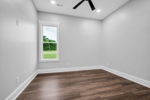 682 E Piney Rd, E, Dickson, TN 37055