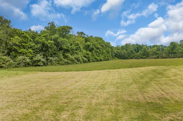 682 E Piney Rd, E, Dickson, TN 37055