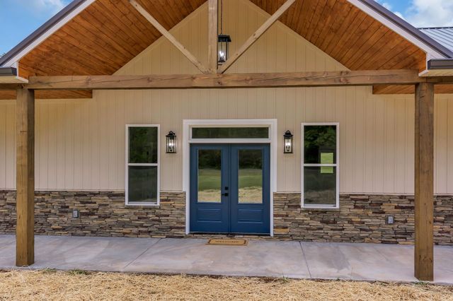 682 E Piney Rd, E, Dickson, TN 37055