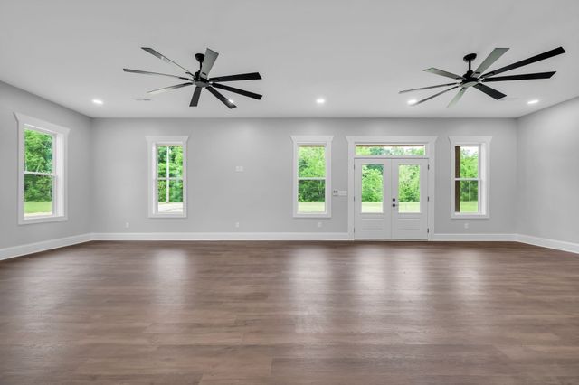 682 E Piney Rd, E, Dickson, TN 37055