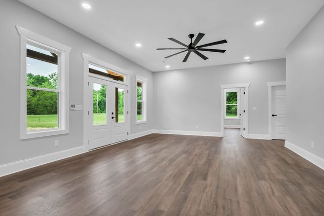 682 E Piney Rd, E, Dickson, TN 37055