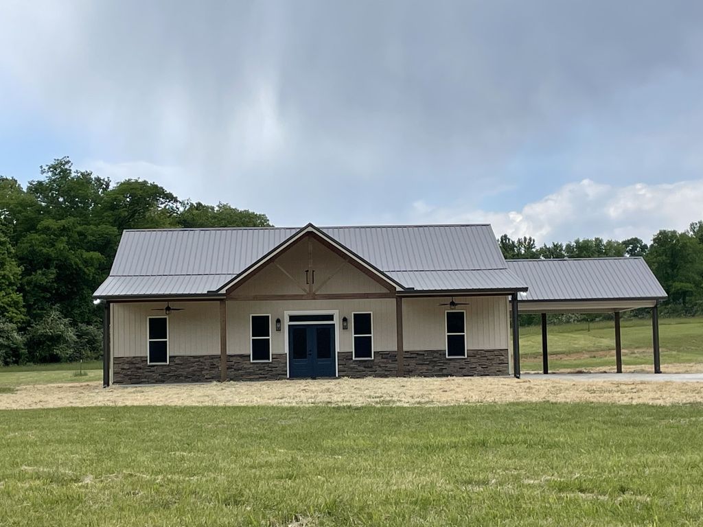 682 E Piney Rd, E, Dickson, TN 37055