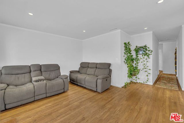 2116 W 107th Street, Los Angeles, CA 90047