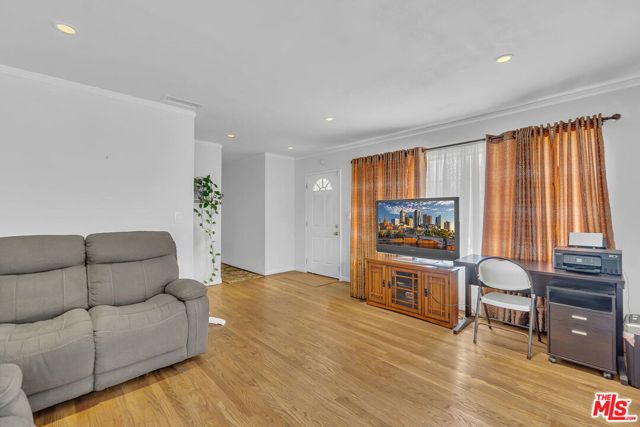 2116 W 107th Street, Los Angeles, CA 90047