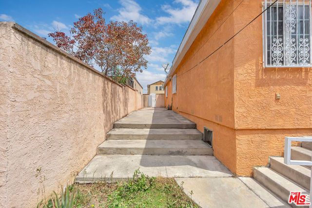 2116 W 107th Street, Los Angeles, CA 90047